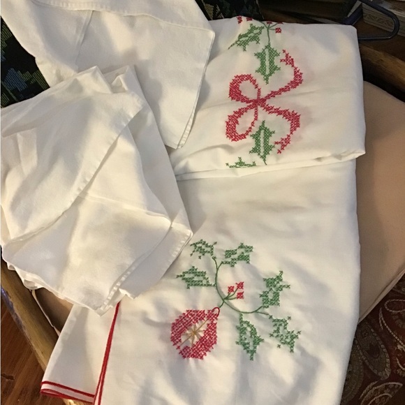 LARGE VINTAGE TABLECLOTH - Picture 7 of 10